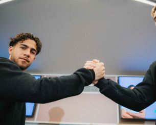 Plot twist: Κωστούλας στο μπάσκετ, Αβδάλας στο ποδόσφαιρο. Δεν είναι πρωταπριλιάτικη φάρσα