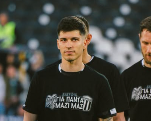 Συγκινητική πρωτοβουλία: Οι παίκτες της Παρτίζαν φόρεσαν μπλουζάκια για τους αδικοχαμένους φίλους του ΠΑΟΚ