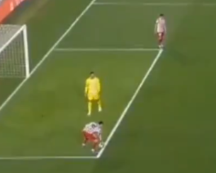 Σκάνδαλο ή όχι; Η φάση που «φωνάζει» η Μπαρτσελόνα για κόκκινη κάρτα και πέναλτι (video)