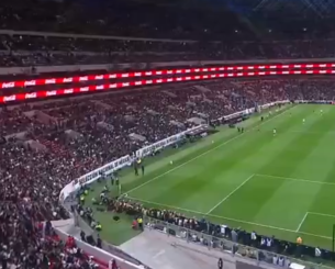 Τραγωδία στο Μεξικό-Πορτογαλία: Οπαδός πέθανε προσπαθώντας να πηδήξει ανάμεσα στις κερκίδες