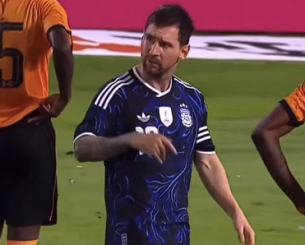 Η σπουδαία κίνηση του Μέσι προς τον Οταμέντι στο τελευταίο του παιχνίδι στην Αργεντινή (video)