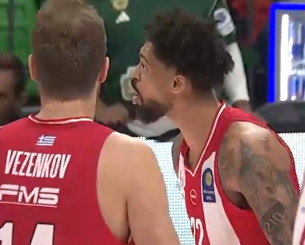 Η διχογνωμία του Ντόρσεϊ με τον Μπαρτζώκα για μια λάθος κατοχή (video)