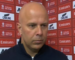 «Αχάμπαρος» ο Σλοτ παρά την τεσσάρα: «Παίξαμε καλά τα πρώτα 35 λεπτά - Θετικό ότι δεν δεχθήκαμε περισσότερα γκολ»