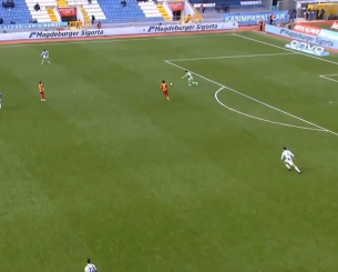 Ασύλληπτο: Ο Γιαννιώτης έβαλε το γκολ της χρονιάς στην Τουρκία με σουτ από το τέρμα (video)