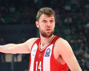 Γιατί «εξερράγη» ο Βεζένκοφ στη φυσούνα του T-Center στο ημίχρονο