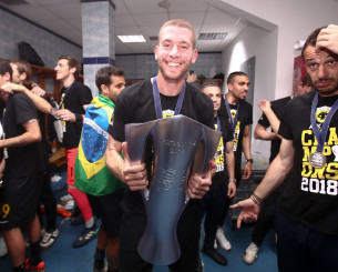 Ο Άνταμ Τζανετόπουλος στο Athletiko: «Ο Αλμέιδα κατέκτησε νταμπλ, δεν πρέπει να ξεχνιέται»