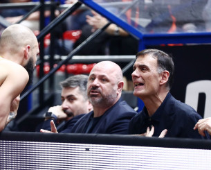 Το βλέμμα του Μπαρτζώκα στην κερκίδα του Πανιωνίου και η αντίδρασή του