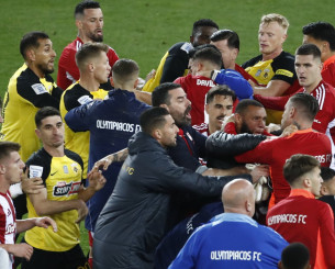 Η ΔΕΑΒ απάλλαξε τον Αλμέιδα - Βαριά πρόστιμα σε παίκτες