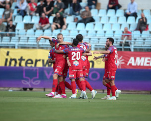 Με... διπλό χτύπημα στο τέλος του ημιχρόνου, ο Βόλος «καθάρισε» τη Λαμία και έκανε βήμα παραμονής