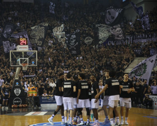 Τραυματίας οπαδός του ΠΑΟΚ από βεγγαλικό!