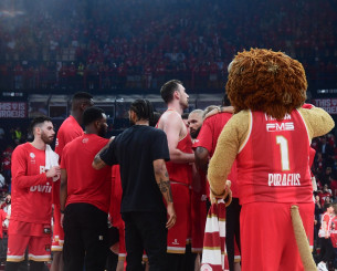 Γιατί οι παίκτες του Ολυμπιακού δεν πανηγύρισαν χθες μαζί με τον κόσμο όπως συνηθίζουν - Την εξήγηση έδωσε ο Παπανικολάου