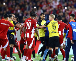 Κλήθηκαν σε απολογία Ολυμπιακός, ΑΕΚ και Αλμέιδα - Με ποιες ποινές κινδυνεύουν