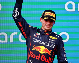 Σε δημοπρασία η χρησιμοποιημένη στολή του Μαξ Φερστάπεν