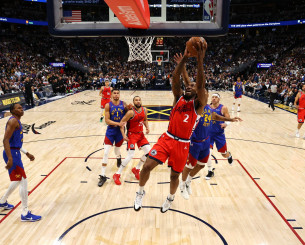 Οι Κλίπερς νίκησαν με 105-102 τους Νάγκετς έχοντας τον Λέοναρντ των 39 πόντων σε μεγάλα κέφια