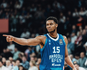 Συναγερμός στην Εφές με Ντόζιερ: Χτύπησε στο γόνατο, αγωνία ενόψει Παναθηναϊκού