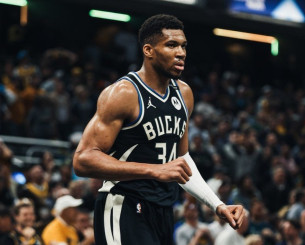 Τα highlights της εμφάνισης του Γιάννη στο Game 2 κόντρα στους Πέισερς