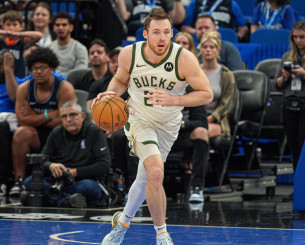 Οι Μπακς ολοκλήρωσαν την regular season με νίκη και ο Κόνατον με ρεκόρ καριέρας