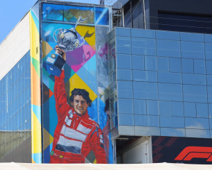 Η Εστορίλ τίμησε τον Άιρτον Σένα με τη νέα της φανέλα