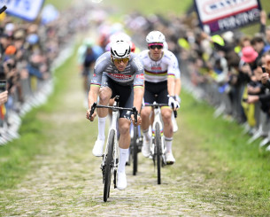 Παγκόσμια κατακραυγή: Πέταξαν μπουκάλι σε κεφάλι ποδηλάτη στην «Κόλαση του Βορρά»