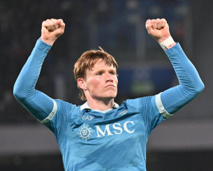 «Καθάρισε» την Έμπολι και παρέμεινε στο κυνήγι της Ίντερ η Νάπολι