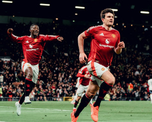 Μήπως είσαι λίγο... Γιουνάιτεντ; «Αρρώστησε» ο σπίκερ της Cosmote στο 5-4 του Μαγκουάιρ (video)