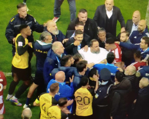 Ο Μαρινάκης μπήκε στο γήπεδο για να χωρίσει τους παίκτες