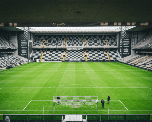 Τραγικά πράγματα στη Μποαβίστα - Έκοψαν το ρεύμα στο γήπεδό της για απλήρωτους λογαριασμούς