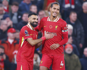 Η νέα εντυπωσιακή τοιχογραφία του Φαν Ντάικ έξω από το Άνφιλντ (video)