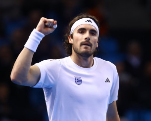 Ο Στέφανος Τσιτσιπάς στο πλευρό του Καραλή στις εξέδρες του Diamond League