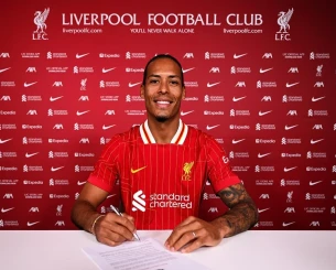 Ο αρχηγός μένει σπίτι - Ο Φαν Ντάικ ανανέωσε με τη Λίβερπουλ!