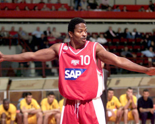 Αλφόνσο Φορντ: Η ιστορία του ανθρώπου πίσω από το βραβείο της EuroLeague που κατέκτησε ο Βεζένκοφ