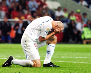 Πριν λίγα χρόνια «τρομοκρατούσε» τις αντίπαλες άμυνες, τώρα δυσκολεύεται να κλωτσήσει τη μπάλα (video)