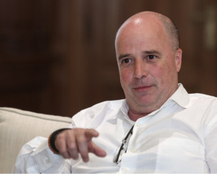 Ένας Έλληνας επιχειρηματίας στη Λιντς - Από τον κόσμο της φιλανθρωπίας στο «Έλαντ Ρόουντ»