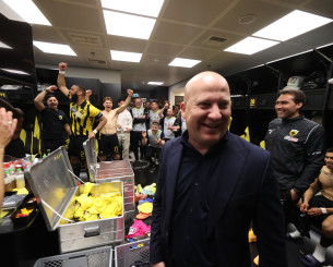 Ο άνθρωπος δίπλα στον Νίκολιτς που δεν πήρε χαμπάρι κανείς