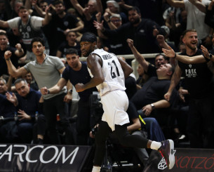 Η μυθική εμφάνιση του Πάτρικ Μπέβερλι που «υπέγραψε» τη νίκη του ΠΑΟΚ κόντρα στη Μπιλμπάο (video)