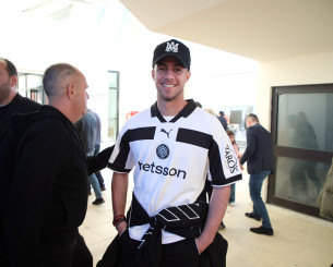 Ο Μπάμπης Κωστούλας με φανέλα του ΟΦΗ στο Πανθεσσαλικό