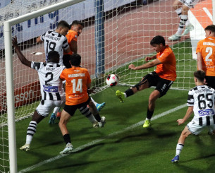 Ο Κωστούλας απομάκρυνε τη μπάλα ακριβώς πάνω στην γραμμή κι έσωσε τον ΟΦΗ (video)