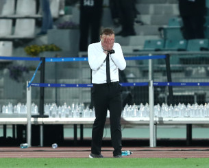 Εδώ στη ρωγμή του χρόνου