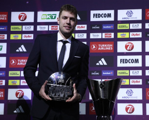 Μόνo αυτός κι ο Πάρκερ: Βεζένκοφ, ο δεύτερος στην ιστορία της EuroLeague με δύο βραβεία MVP