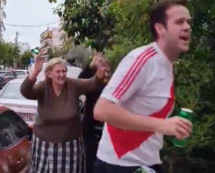 Απίθανο: Γιαγιάδες έγιναν... σύνθημα στα χείλη των οπαδών της Ράγιο (video)