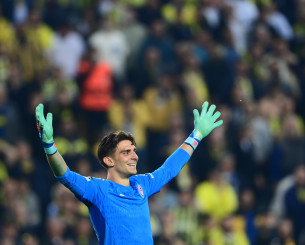 Η UEFA θυμήθηκε την επική πρόκριση του Ολυμπιακού επί της Φενέρ και τον ήρωα Τζολάκη (video)