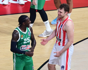 «Καρφιά» Ναν για Βεζένκοφ: «Παίρνει βοήθεια απ' τους "πορτοκαλί"...»