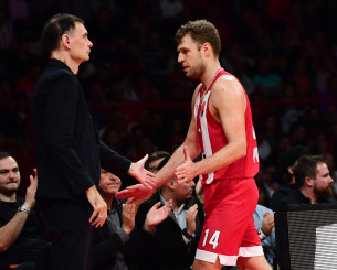 «Για τον Βεζένκοφ πρέπει να δώσουμε τα εύσημα στον Μπαρτζώκα»