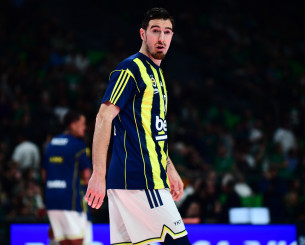 Διαθέσιμος στα playoffs ο Ντε Κολό