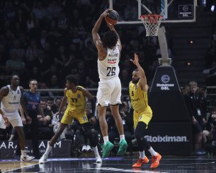 «Ασπρόμαυρη καταιγίδα» στο ντέρμπι με σερί 15-0 για τον ΠΑΟΚ (video)