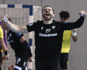 Ο ΠΑΟΚ ισοφάρισε τη σειρά με την ΑΕΚ και έστειλε την πρόκριση στους τελικούς σε τρίτο ματς