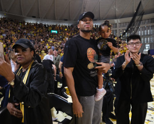 Αντετοκούνμπο για την ατμόσφαιρα στο Παλέ: «Δεν περίμενα αυτή την υποδοχή, είναι απίστευτο» (video)