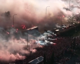 Πανζουρλισμός έξω από το Μετροπολιτάνο στην άφιξη της Ατλέτικο πριν το ματς με τη Μπαρτσελόνα (video)