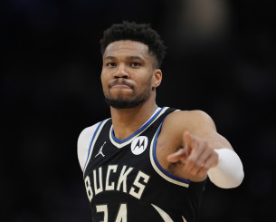 Το… ταμείο του Αντετοκούνμπο: Πόσα χρήματα έχει εισπράξει για τις 13 σεζόν του στο NBA