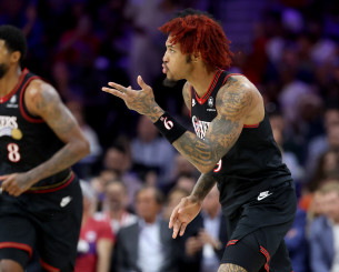 Οι Σίξερς νίκησαν τους Μάτζικ, τρομερή ανατροπή για τους Γουόριορς